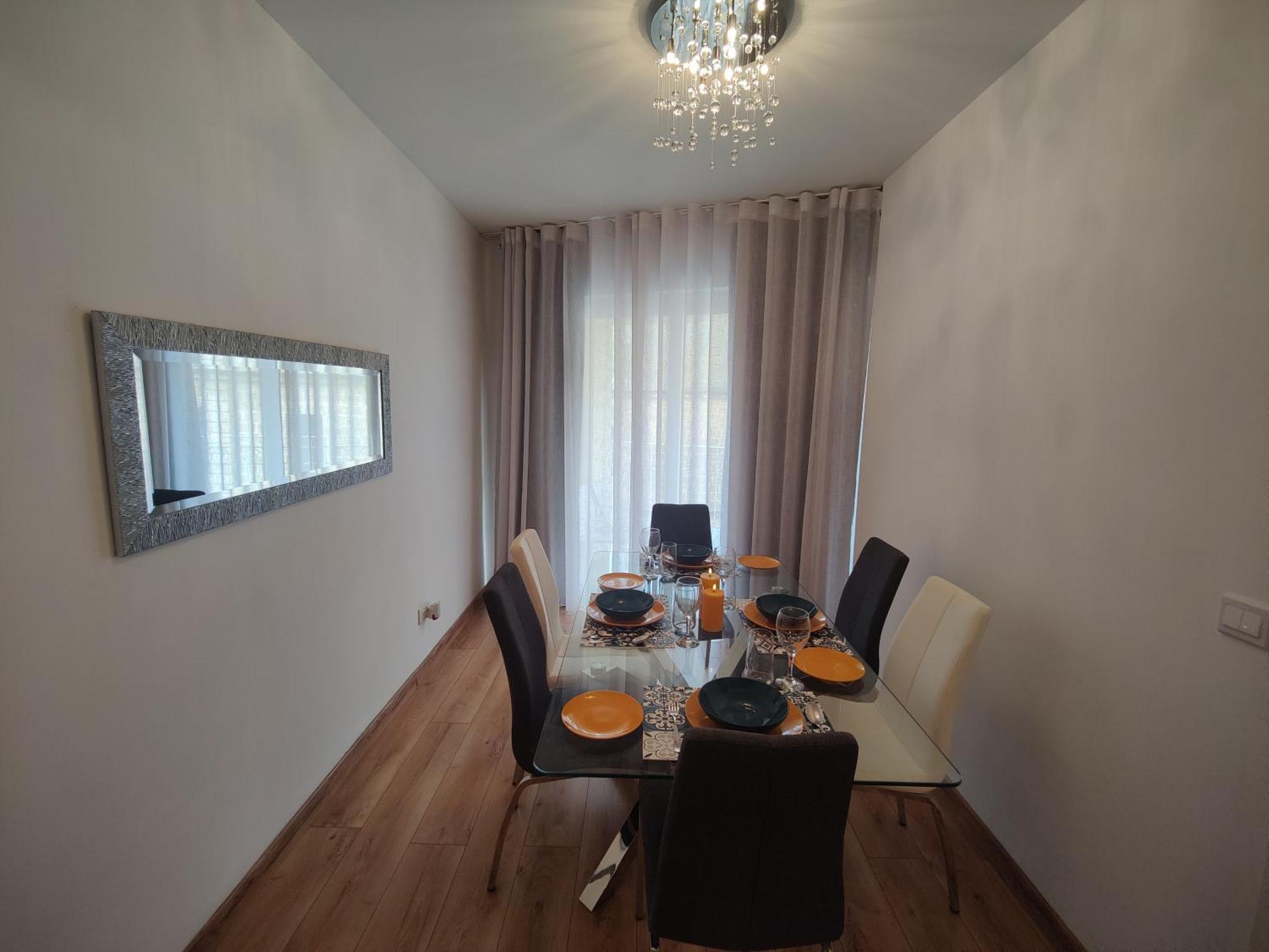 Modern 2 Bedroom *