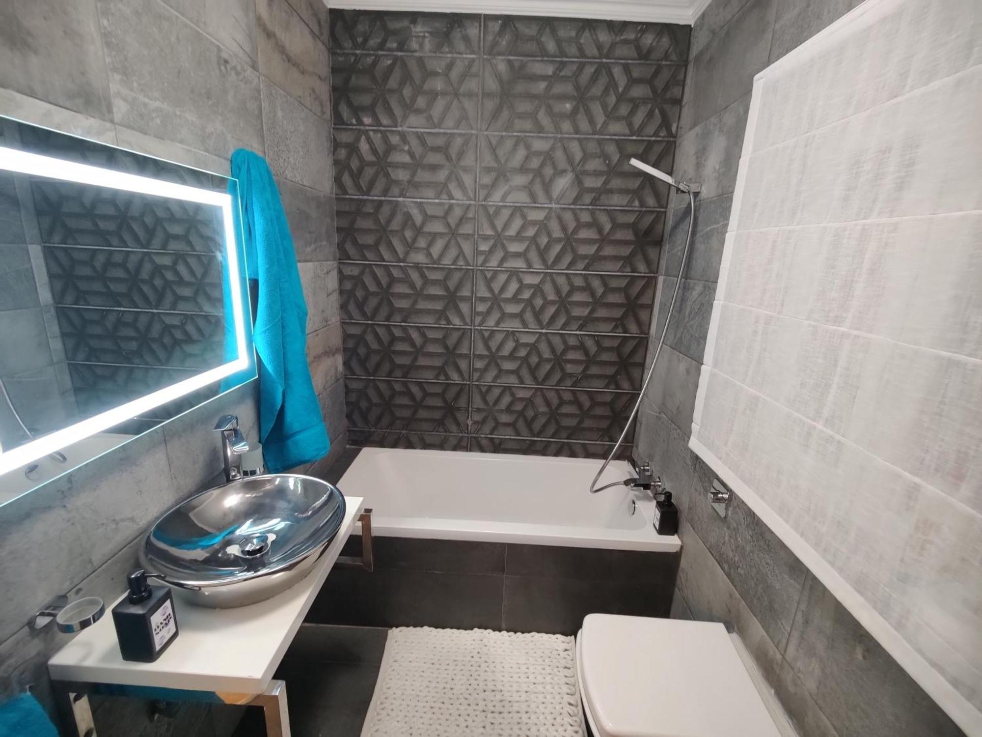 Modern 2 Bedroom
